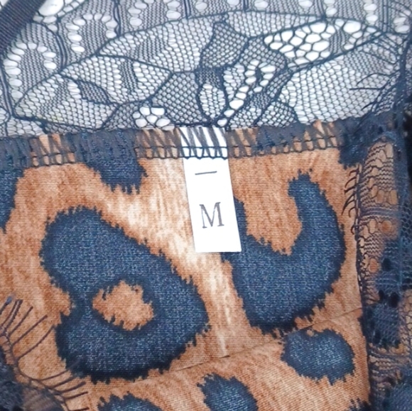 ♥️BUNDLE ONLY♥️ Leopard Print Rich Textured Graphic Black Lace Camisole SZ S - Picture 6 of 8